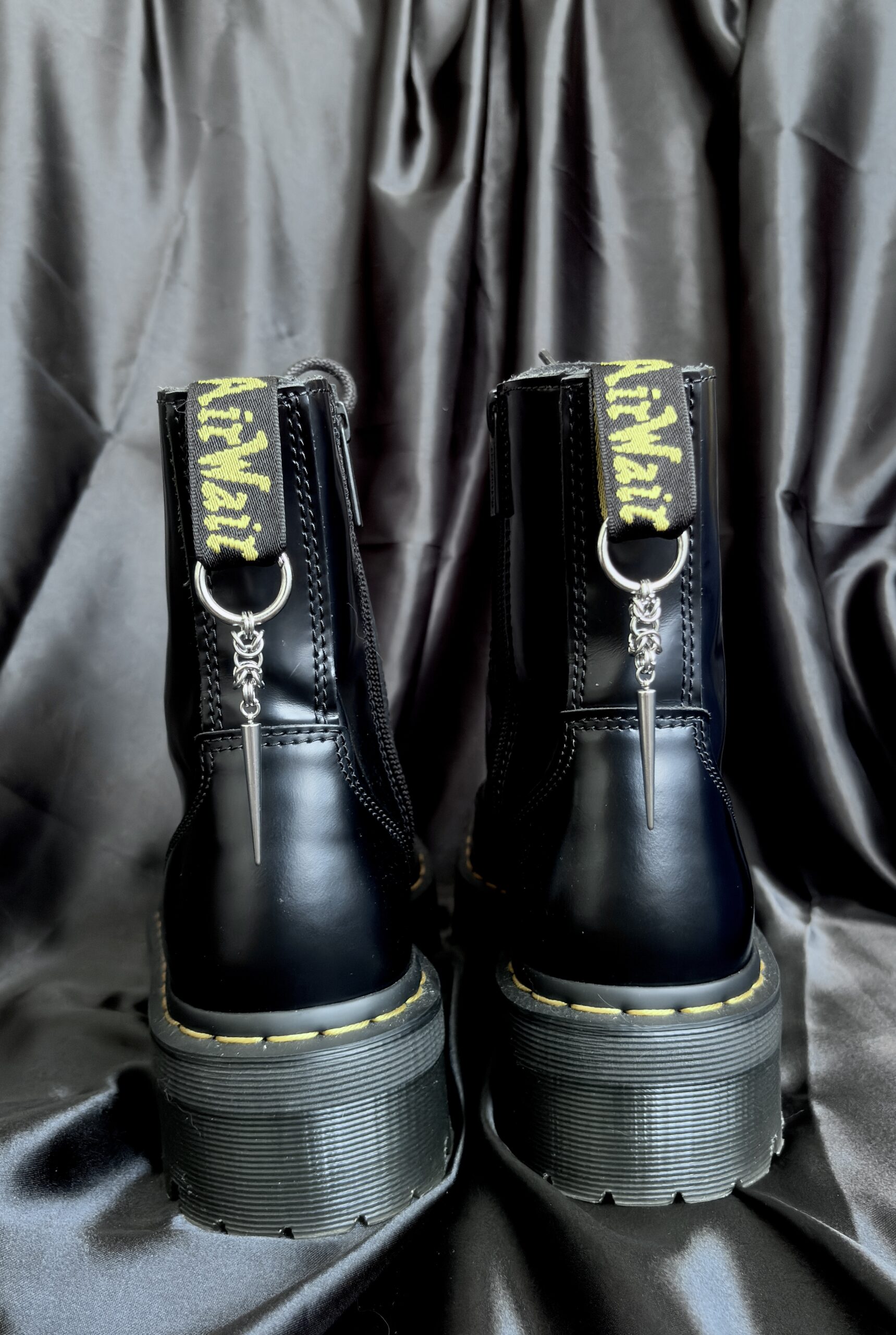 Requiem – Charms de Bottes