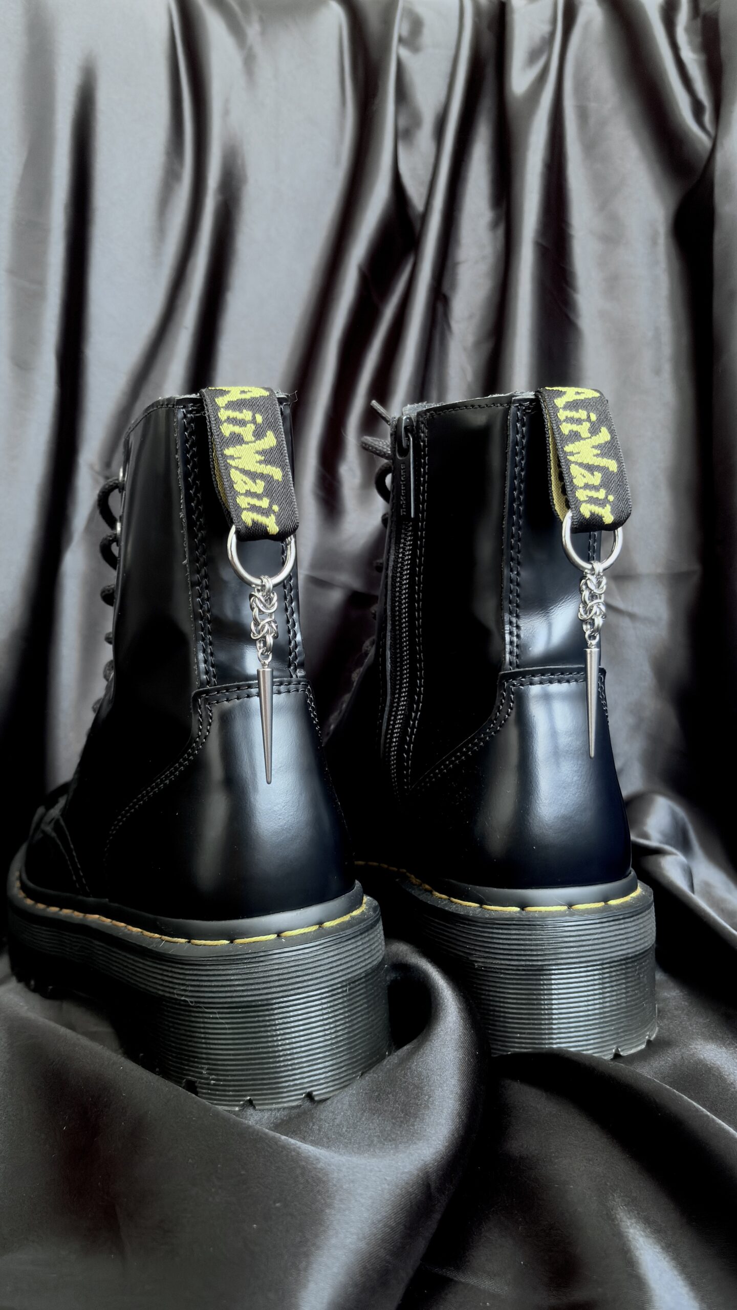 Requiem – Charms de Bottes